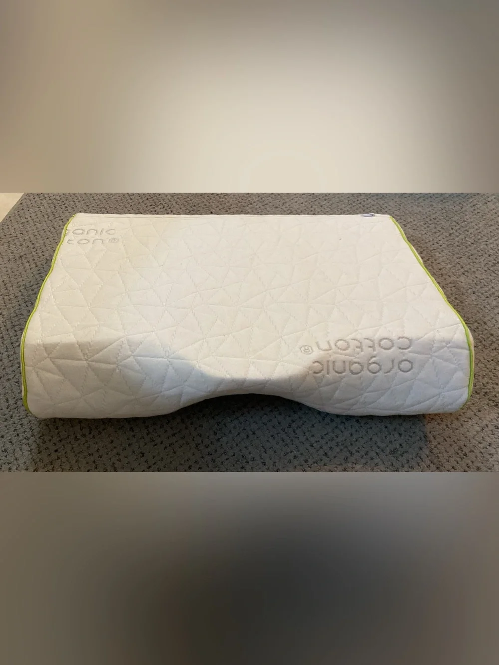 VaVerto Contour Memory Foam Pillow - brand new